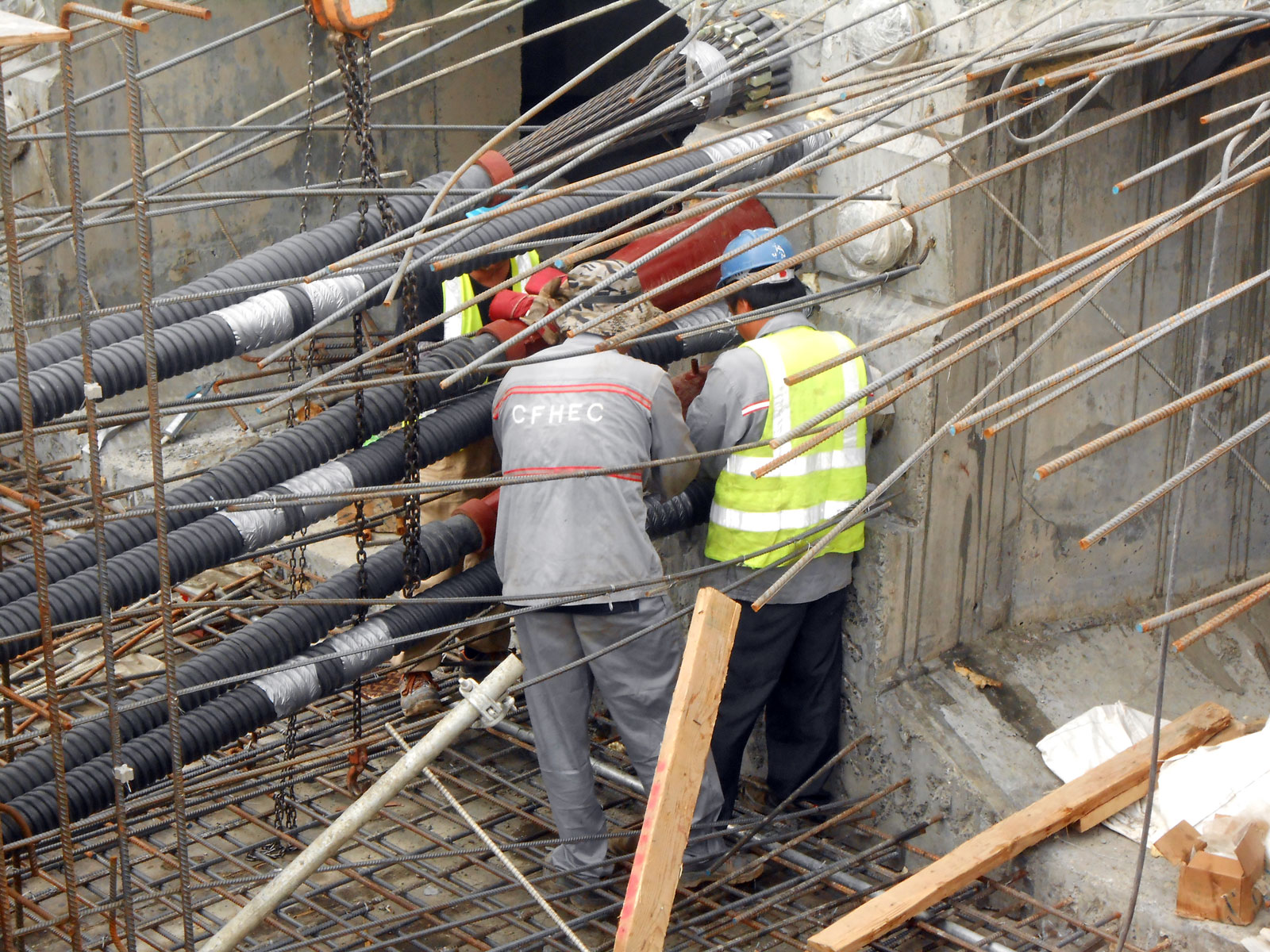 workers in bridge construction